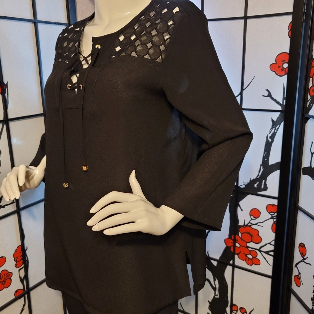 ANNE KLEIN BLACK ELEGANT  LADIES BLOUSE WITH SHEER SHOULDER ART/SIZE MEDIUM - Picture 6 of 13